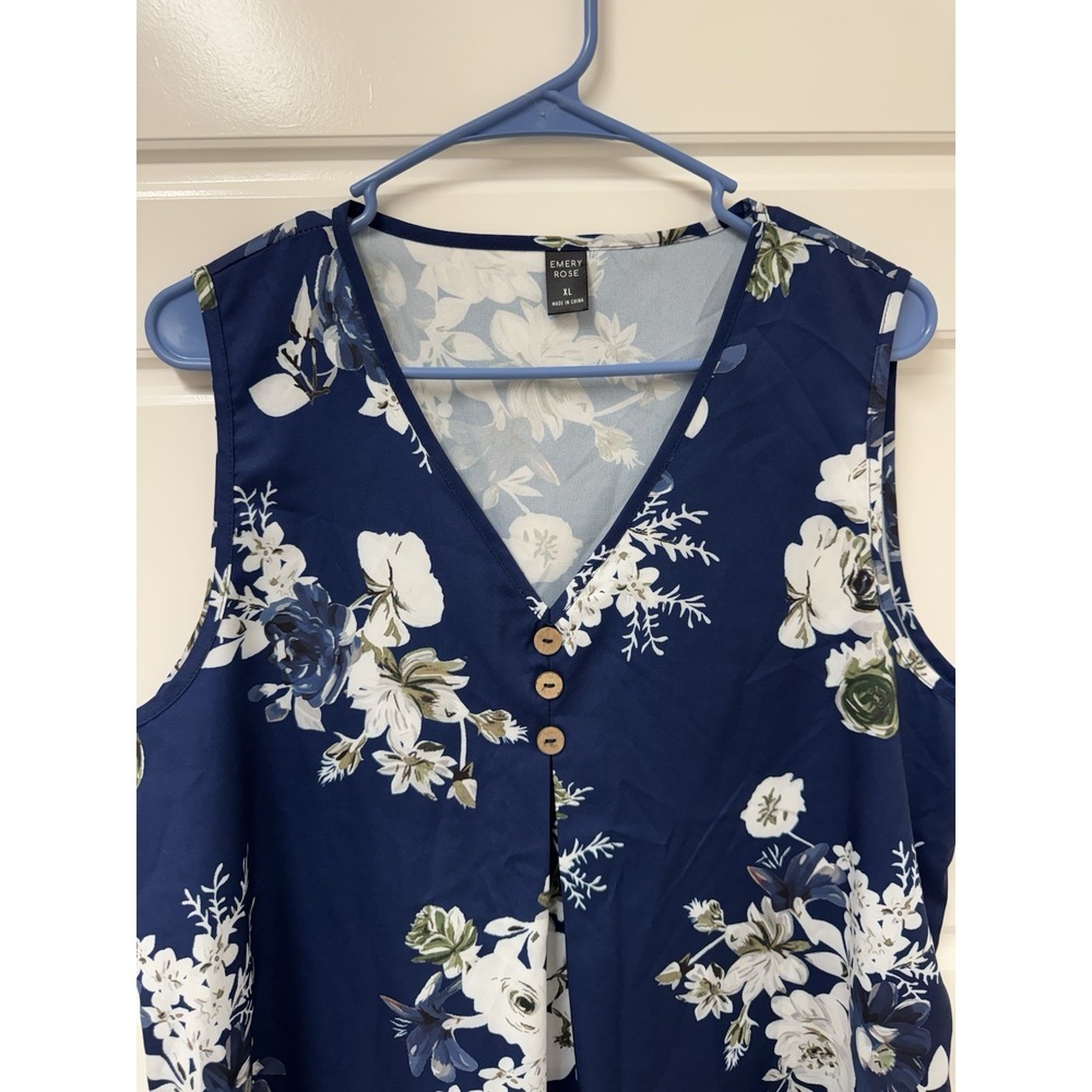 Emery Rose Blouse XL Sleeveless Flowy V-Neck Blue Floral Rose Top 0012